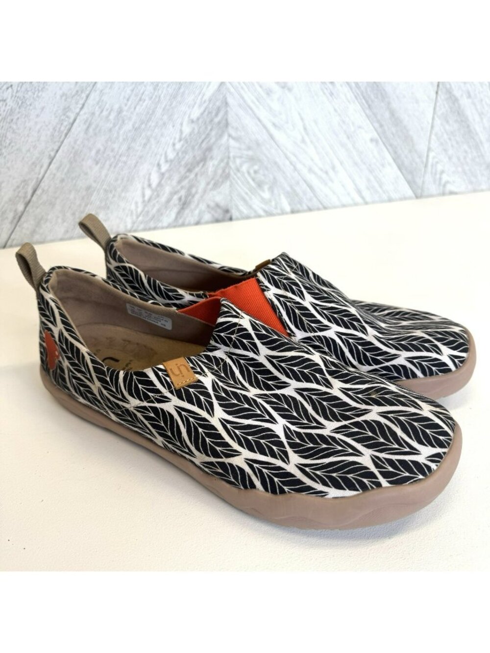 UIN Toledo Canvas Slip On Comfort Shoes Men Size 11 Black Leaf Print Lightweight